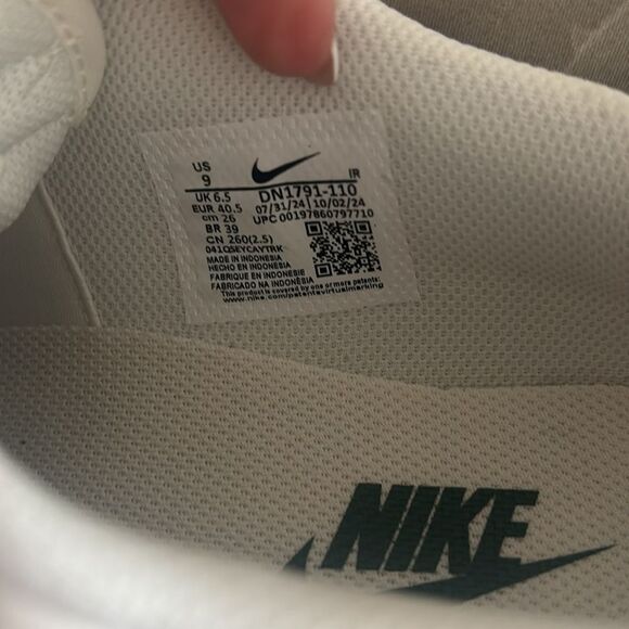 Nike retro White and Green Sneakers waffle bottom size 9 women size 40.5 eu - Picture 3 of 5